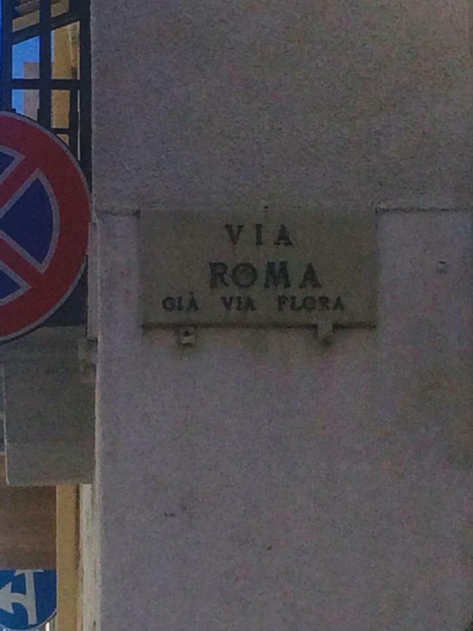 Отель Zi' Mari' - Via Roma Полиньяно-а-Маре Экстерьер фото